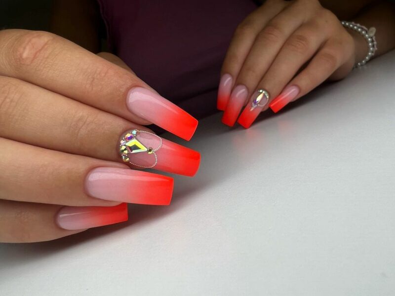 Neon Ombre Nails 800x600 1