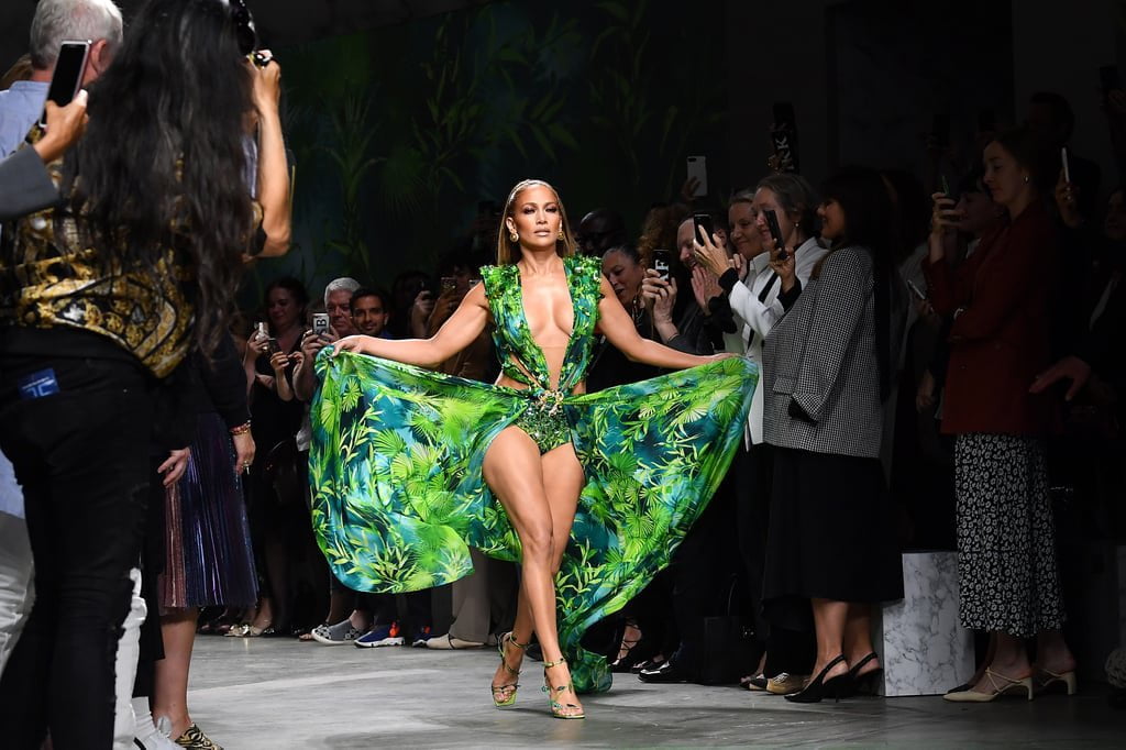 see pictures jennifer lopez in versace spring 2020 show5440159136738167980