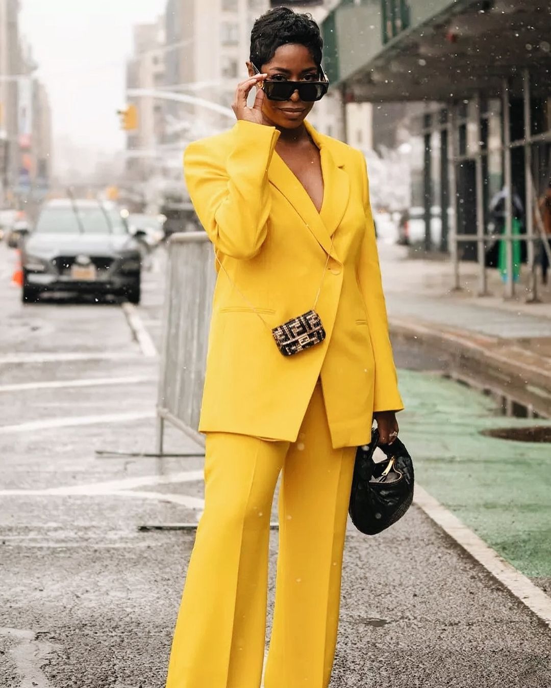 how-to-wear-yellow-outfits